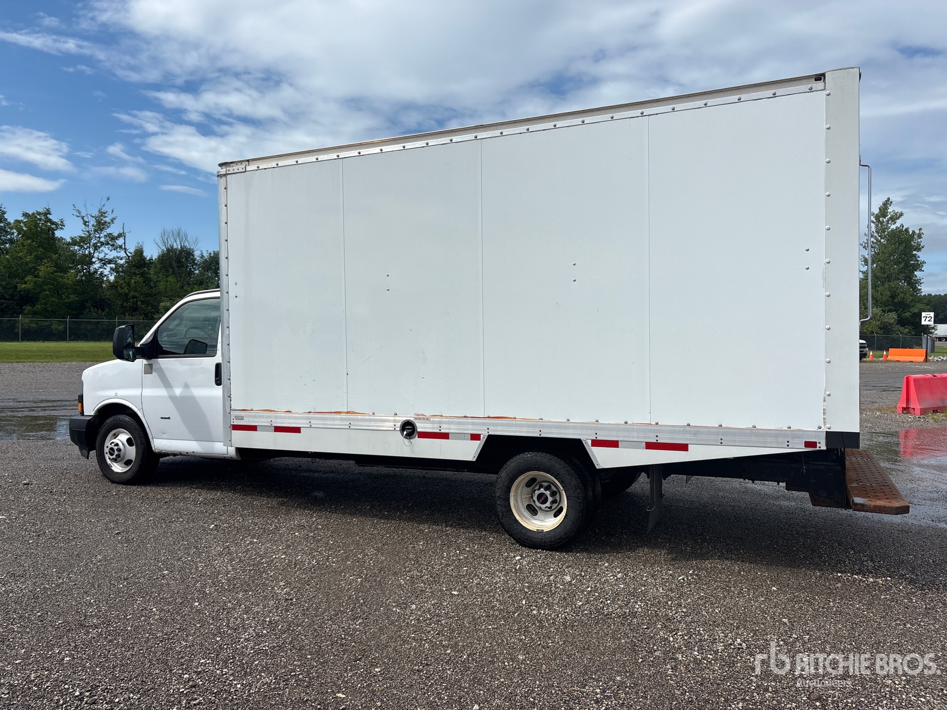 2023 GMC SAVANA G3500