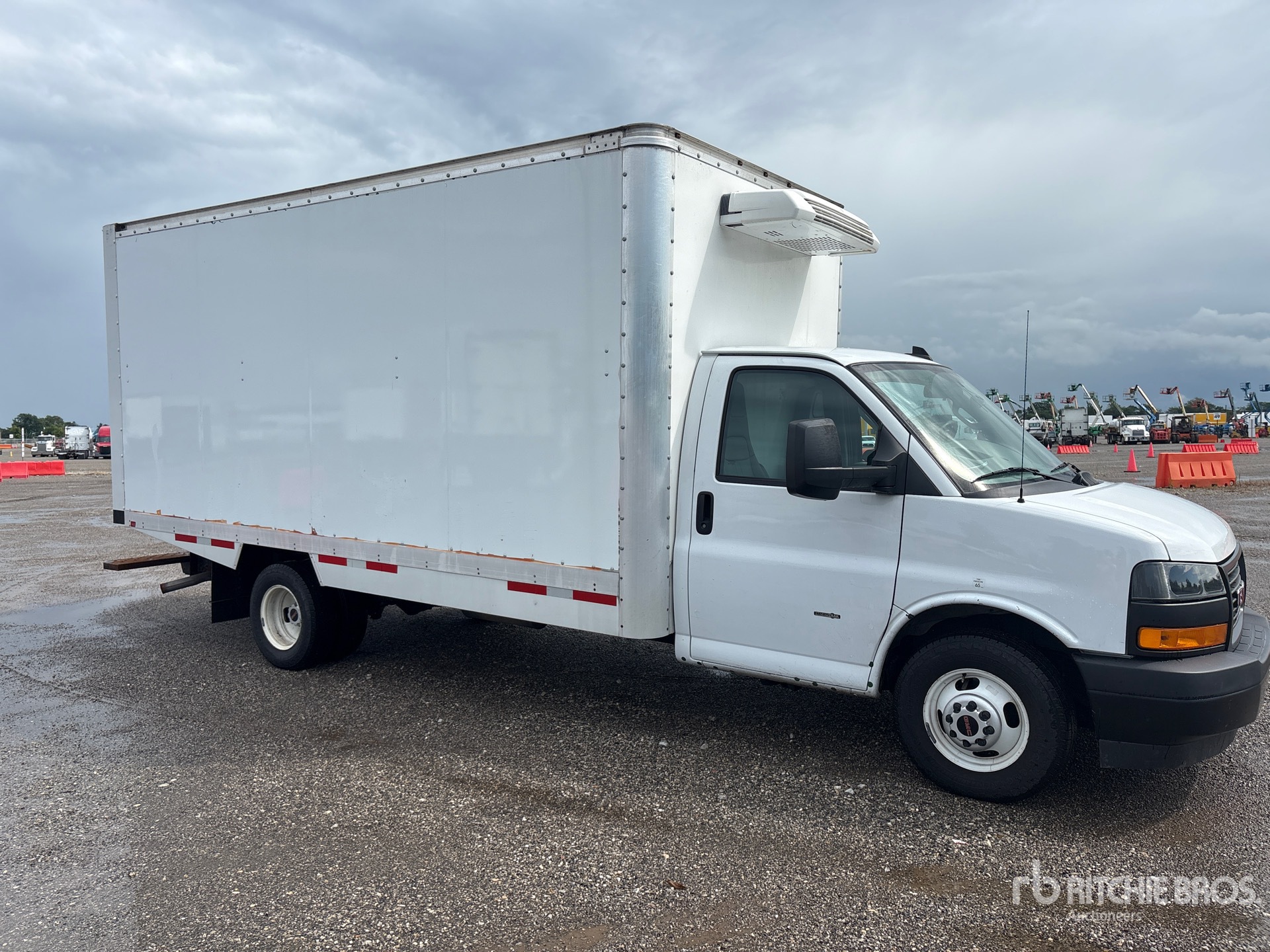 2023 GMC SAVANA G3500