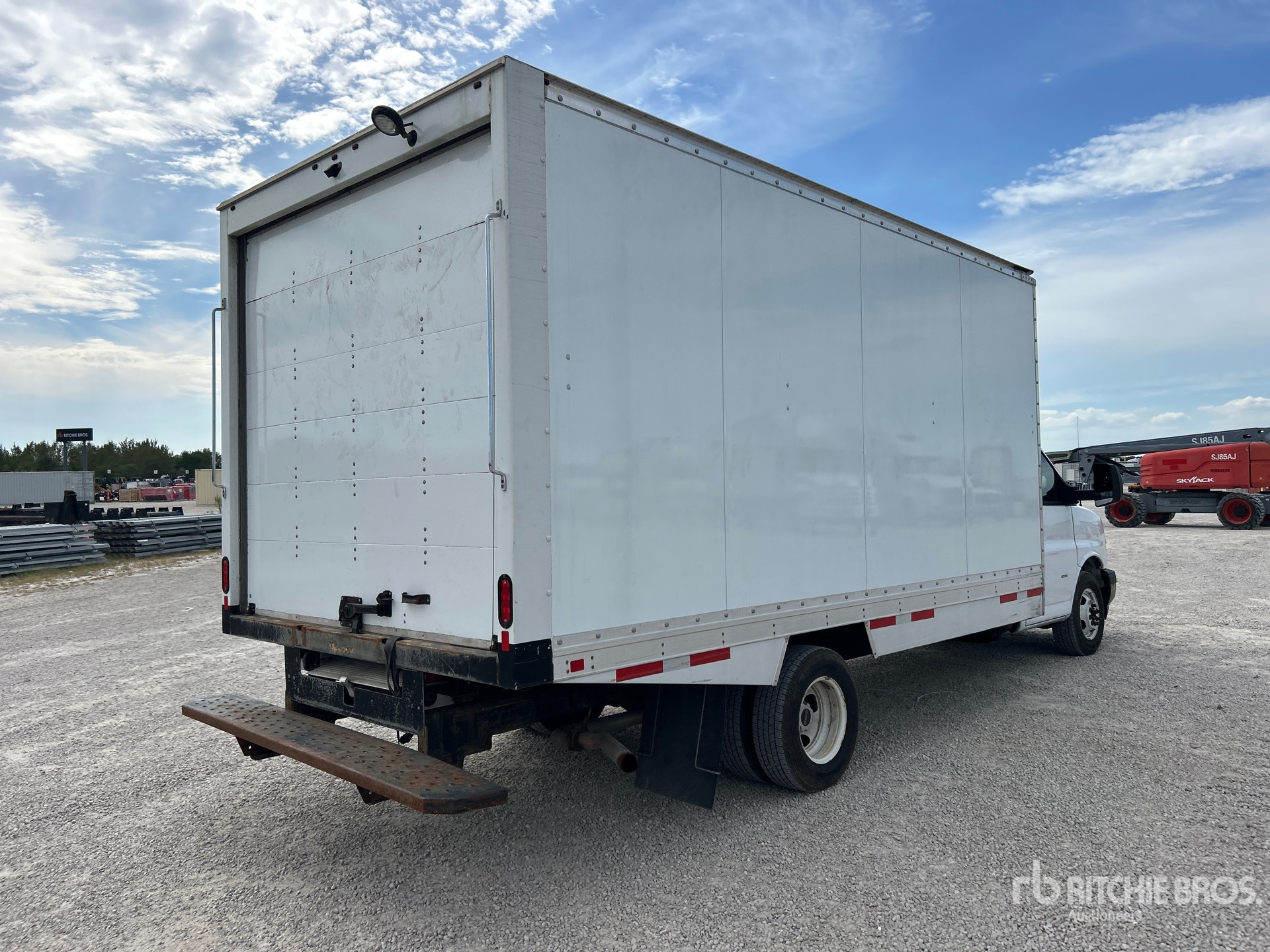 2023 GMC SAVANA G3500