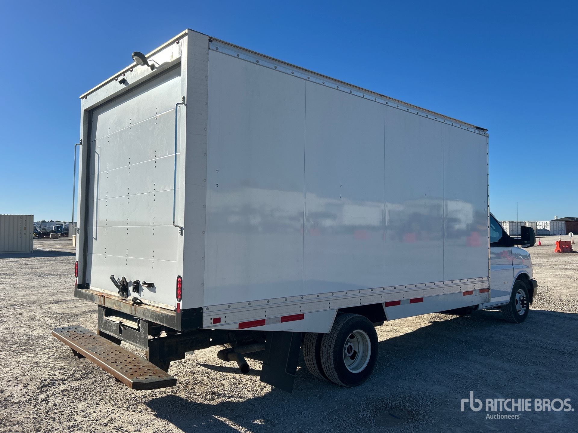 2023 GMC SAVANA G3500