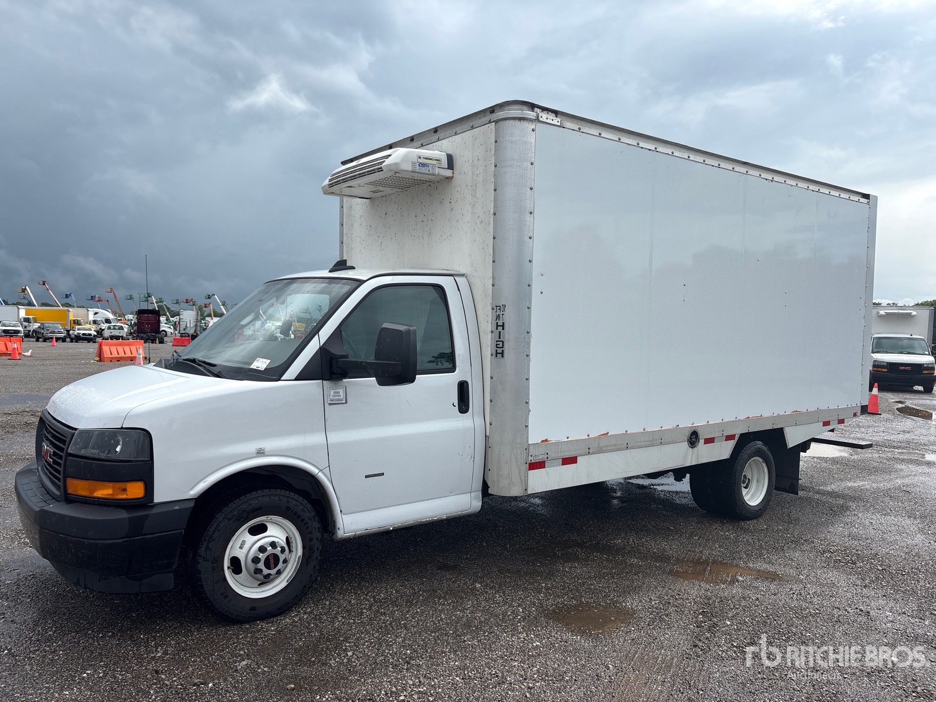 2023 GMC SAVANA G3500