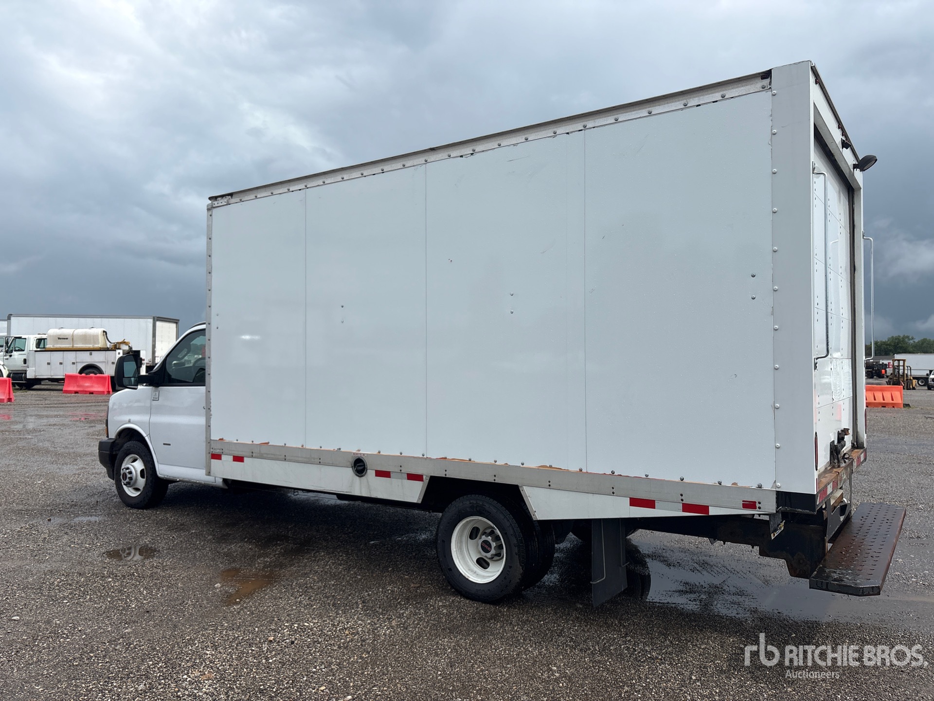 2023 GMC SAVANA G3500