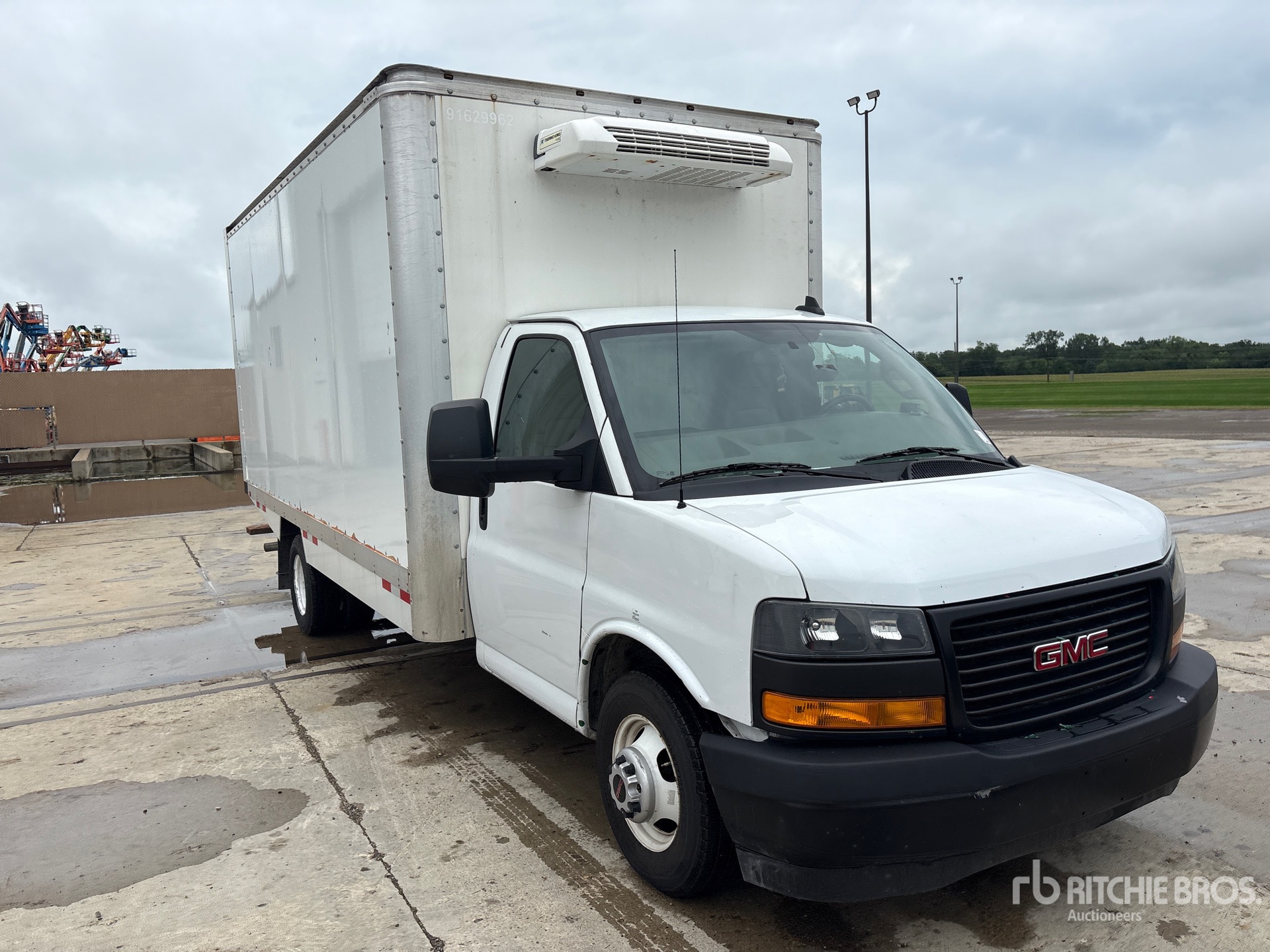 General Appearance with Picture, Right Front Corner