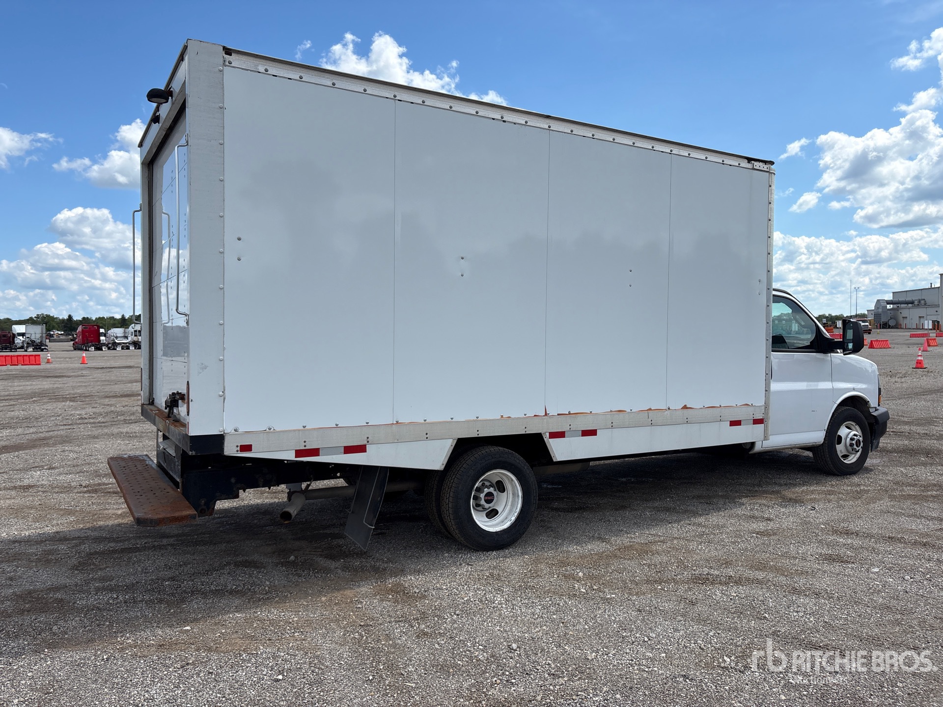 2023 GMC SAVANA G3500