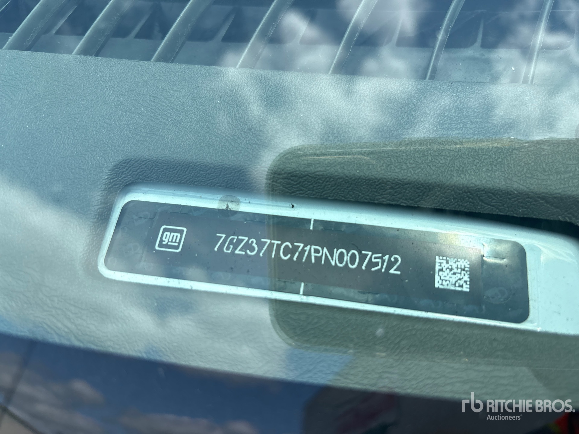 Photo of a 2023 GMC SAVANA G3500
