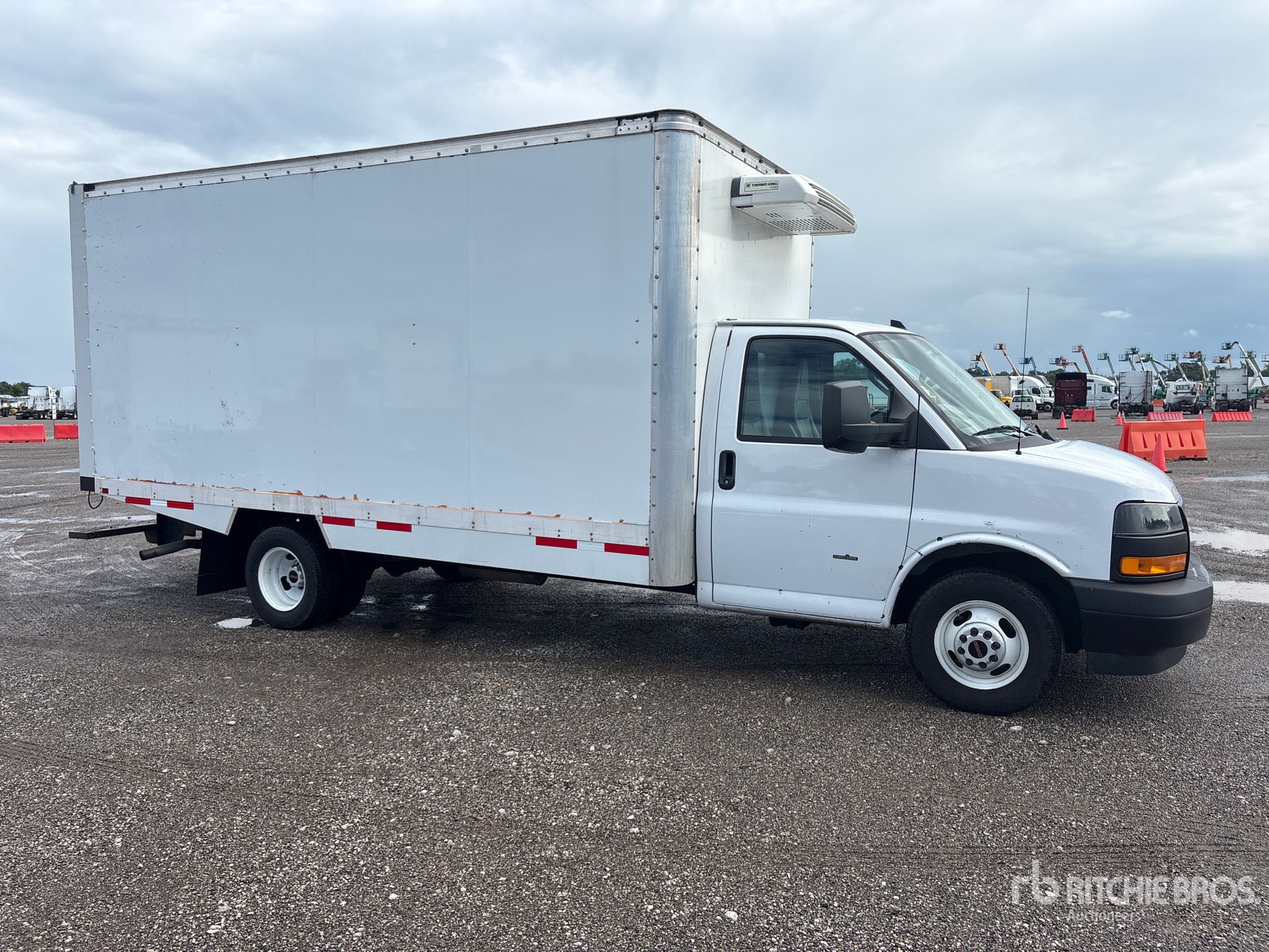 2023 GMC SAVANA G3500