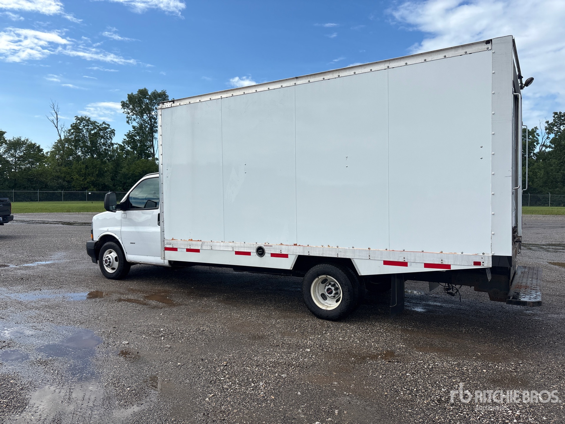 2023 GMC SAVANA G3500