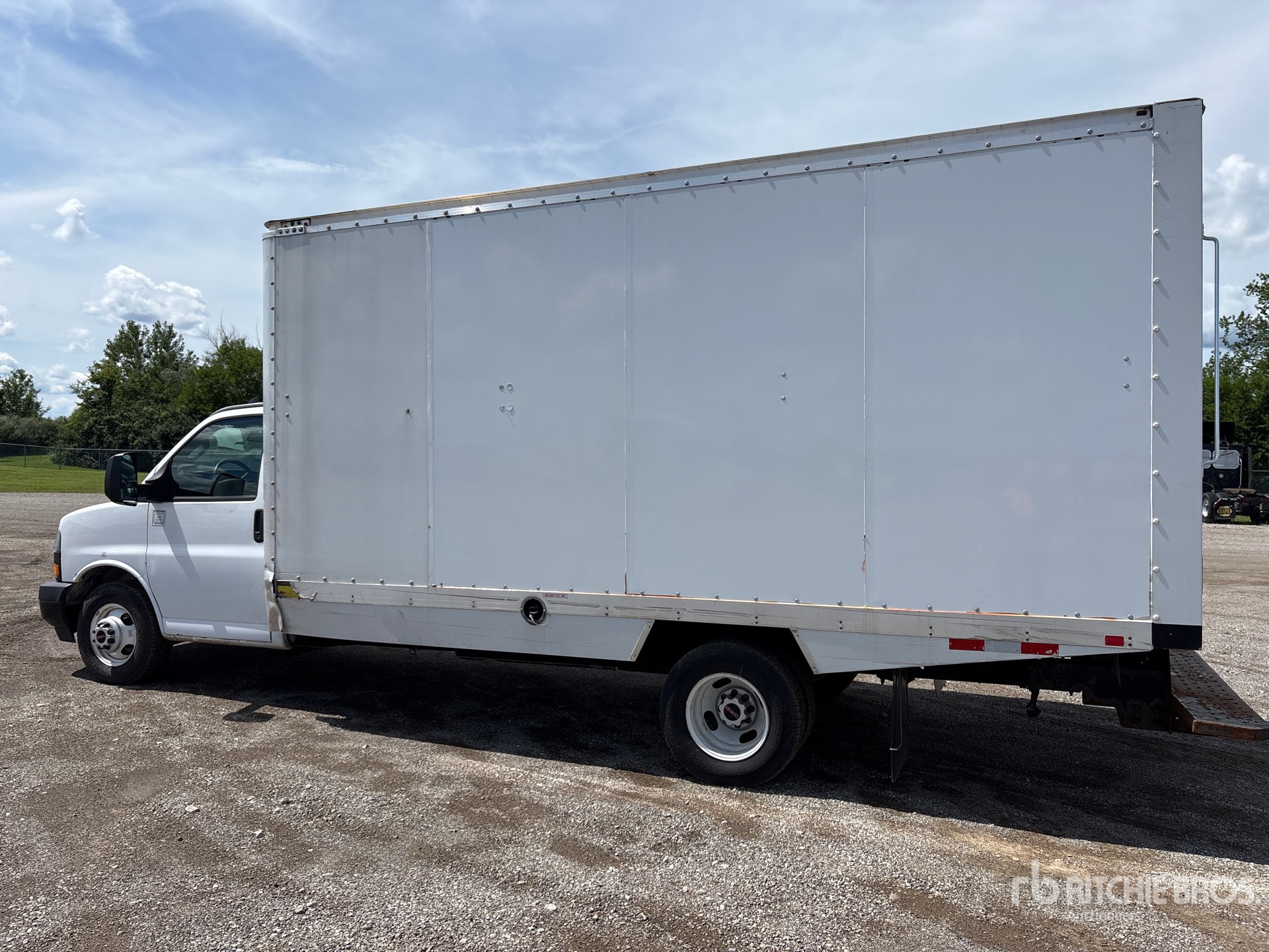 2023 GMC SAVANA G3500