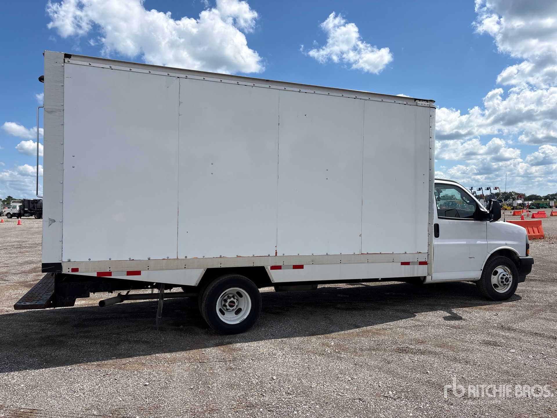 2023 GMC SAVANA G3500