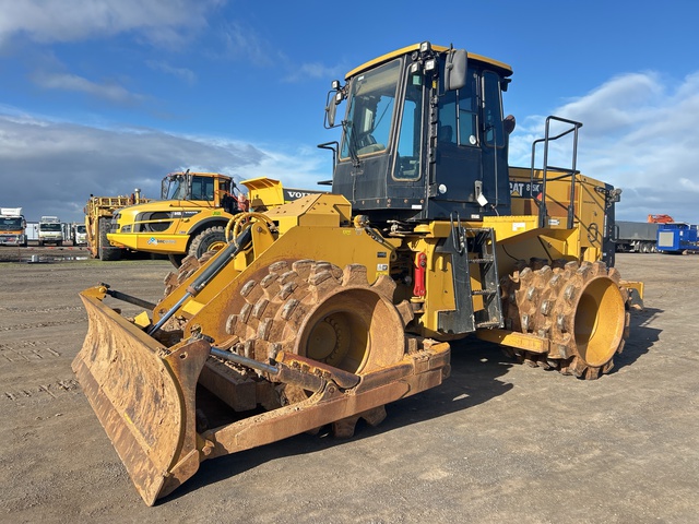2017 Cat 815K Soil Compactor