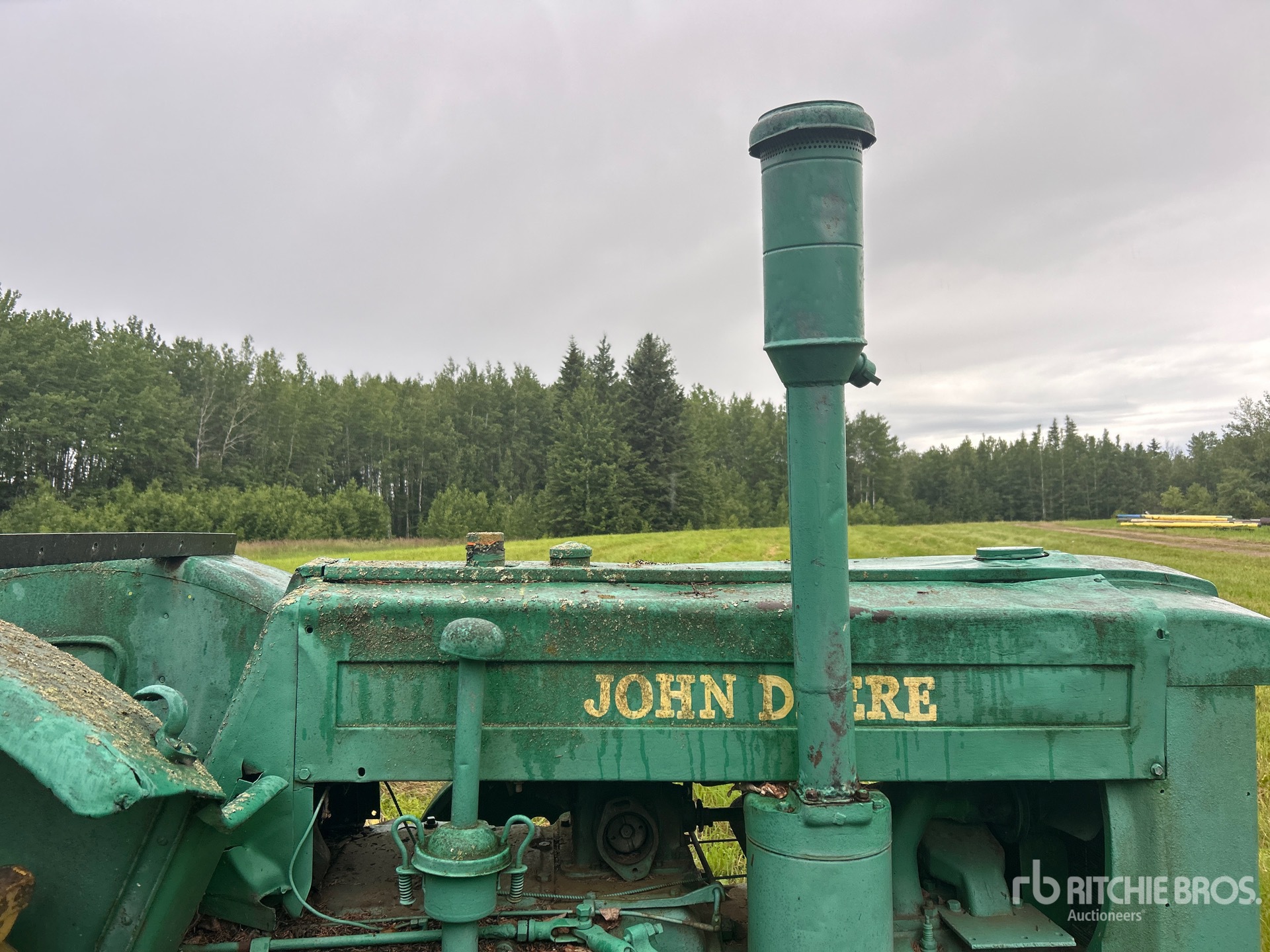 John Deere 2WD Wide Front Antique (Inoperable)