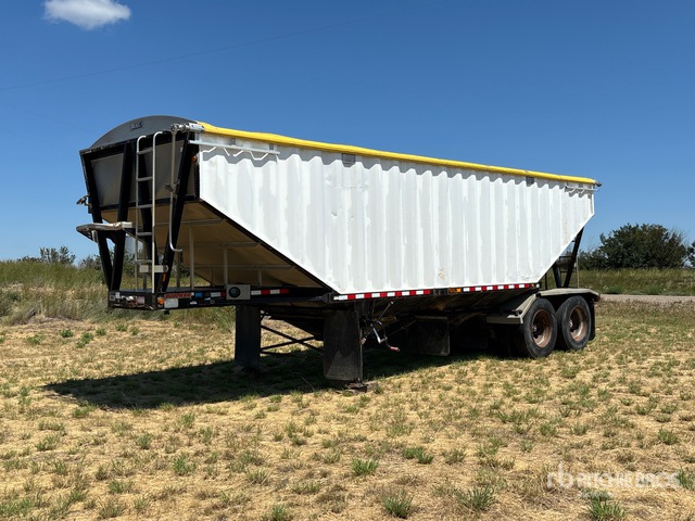 2013 Doepker 30 Ft T/a Pup Grain Trailer