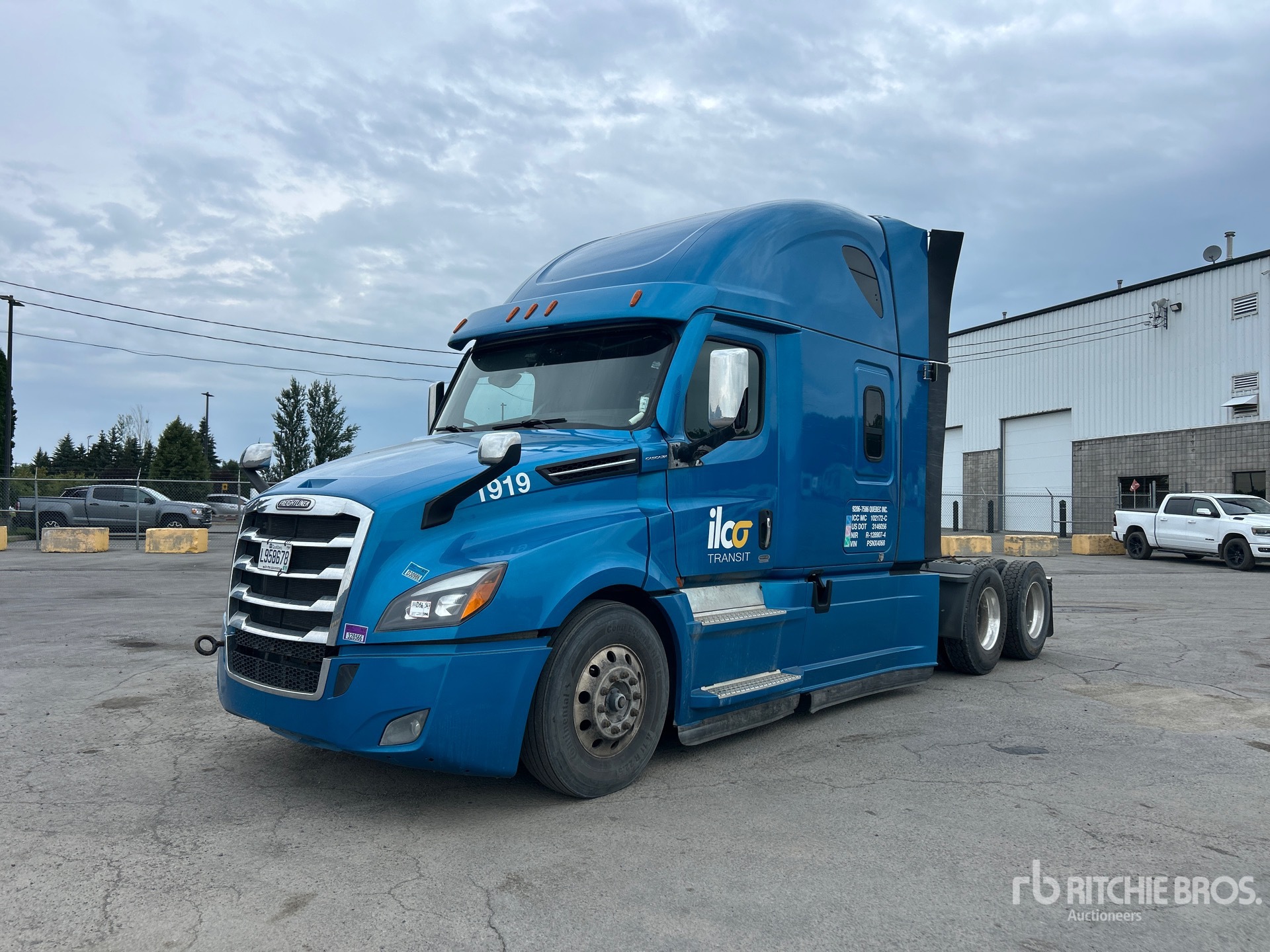 2023 Freightliner CASCADIA 126