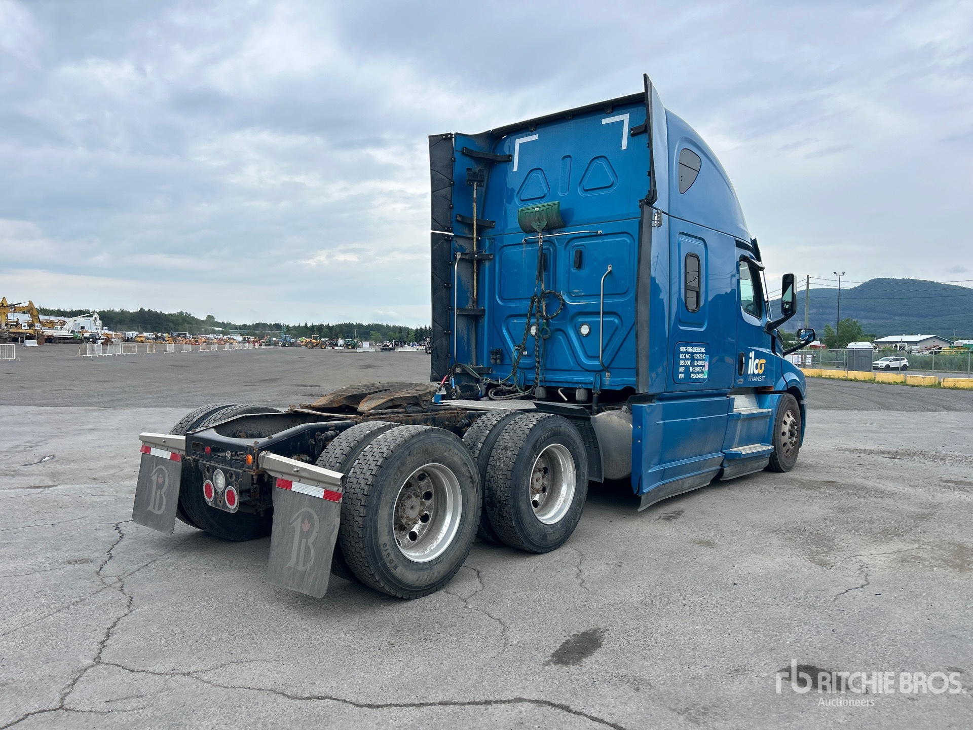 2023 Freightliner CASCADIA 126