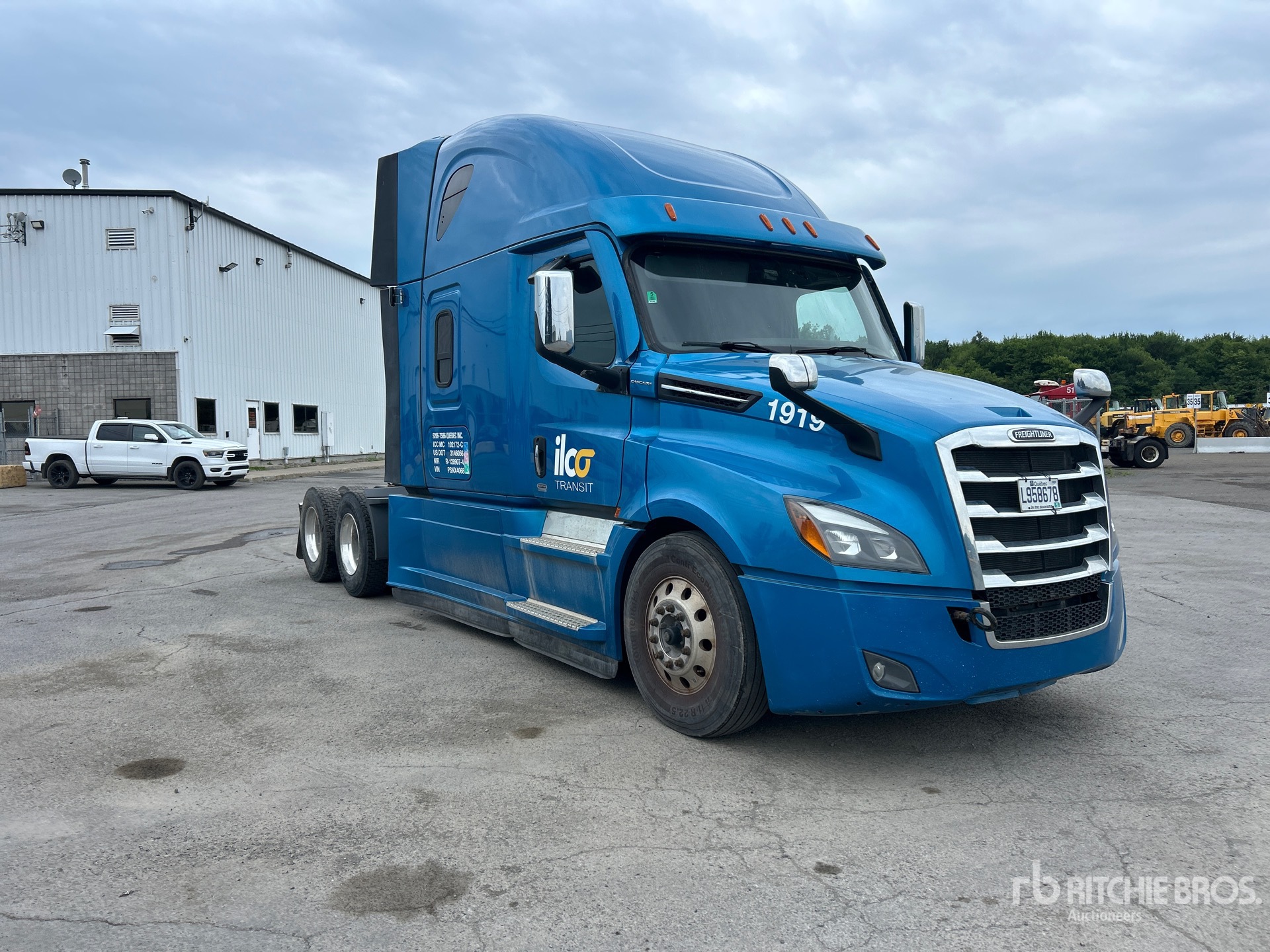 2023 Freightliner CASCADIA 126