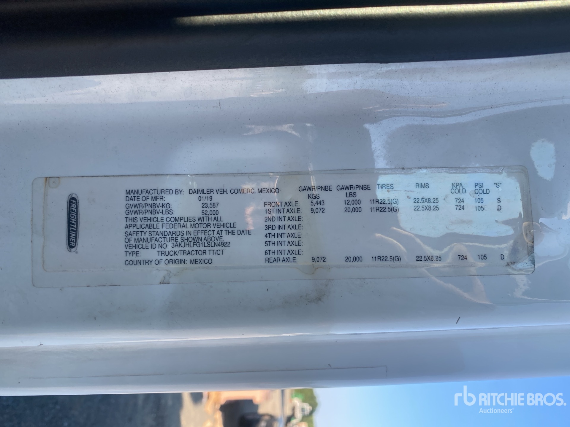 2020 Freightliner CASCADIA 126