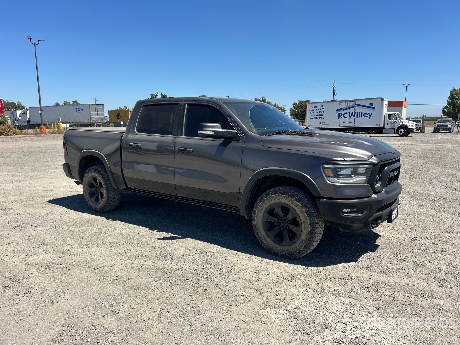 General Appearance with Picture, Right Front Corner