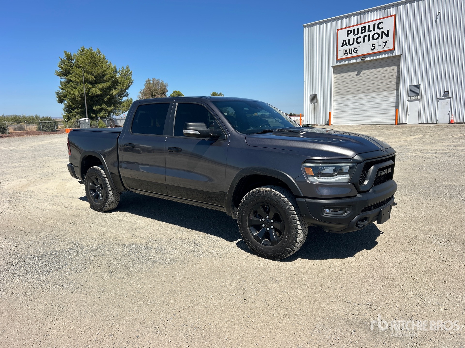 General Appearance with Picture, Right Front Corner