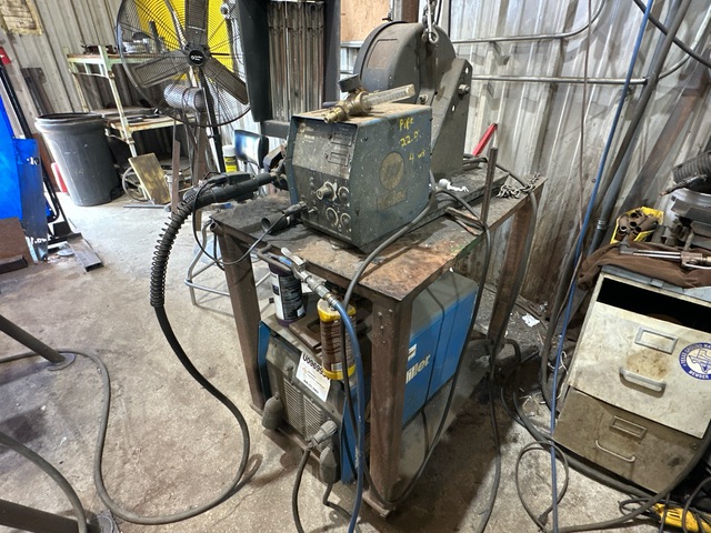 Miller Invision 456P 450 A Multi-Operator Welder
