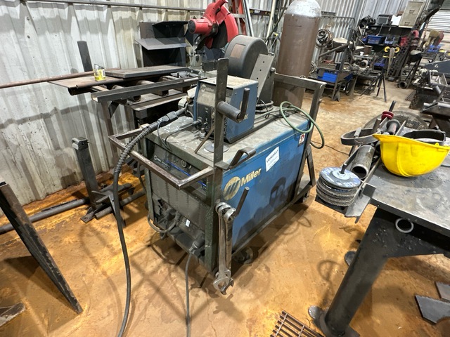 Miller Deltaweld 452 450 A MIG Multi-Operator Welder