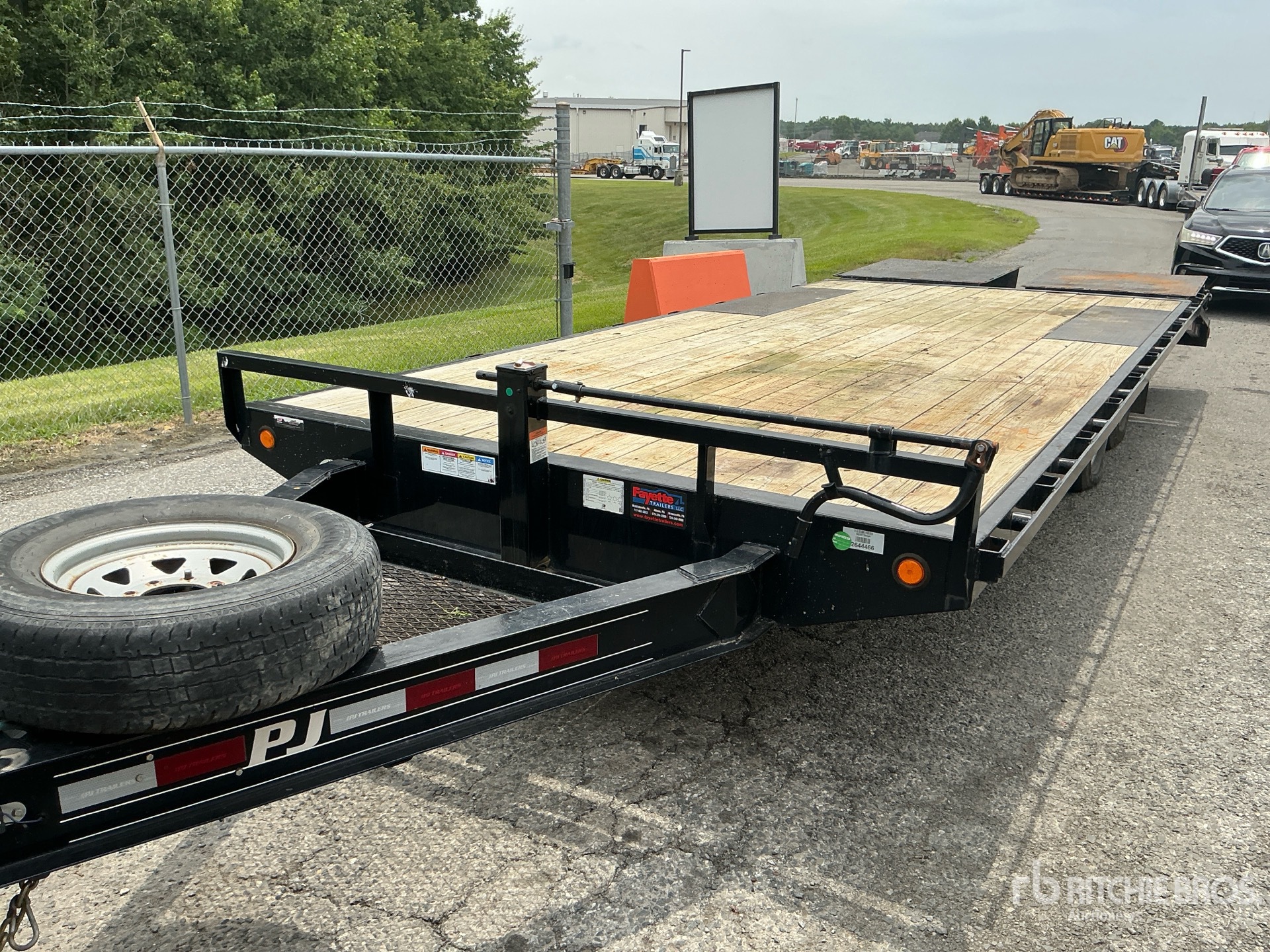 Photo of a 2022 Pj Trailers F8222