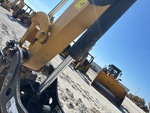 Hydraulics with Thumb Cylinder