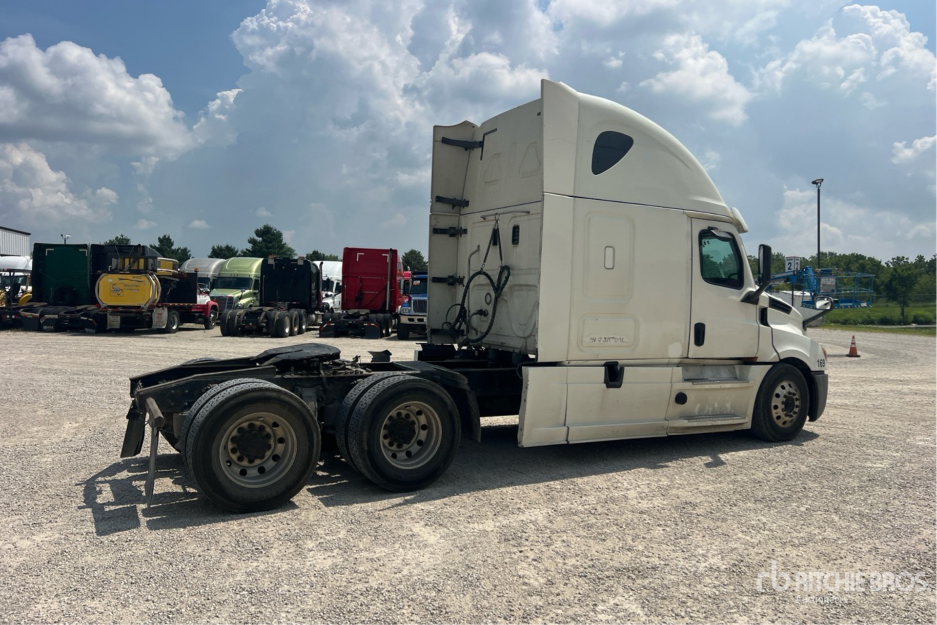 2019 Freightliner CASCADIA 126
