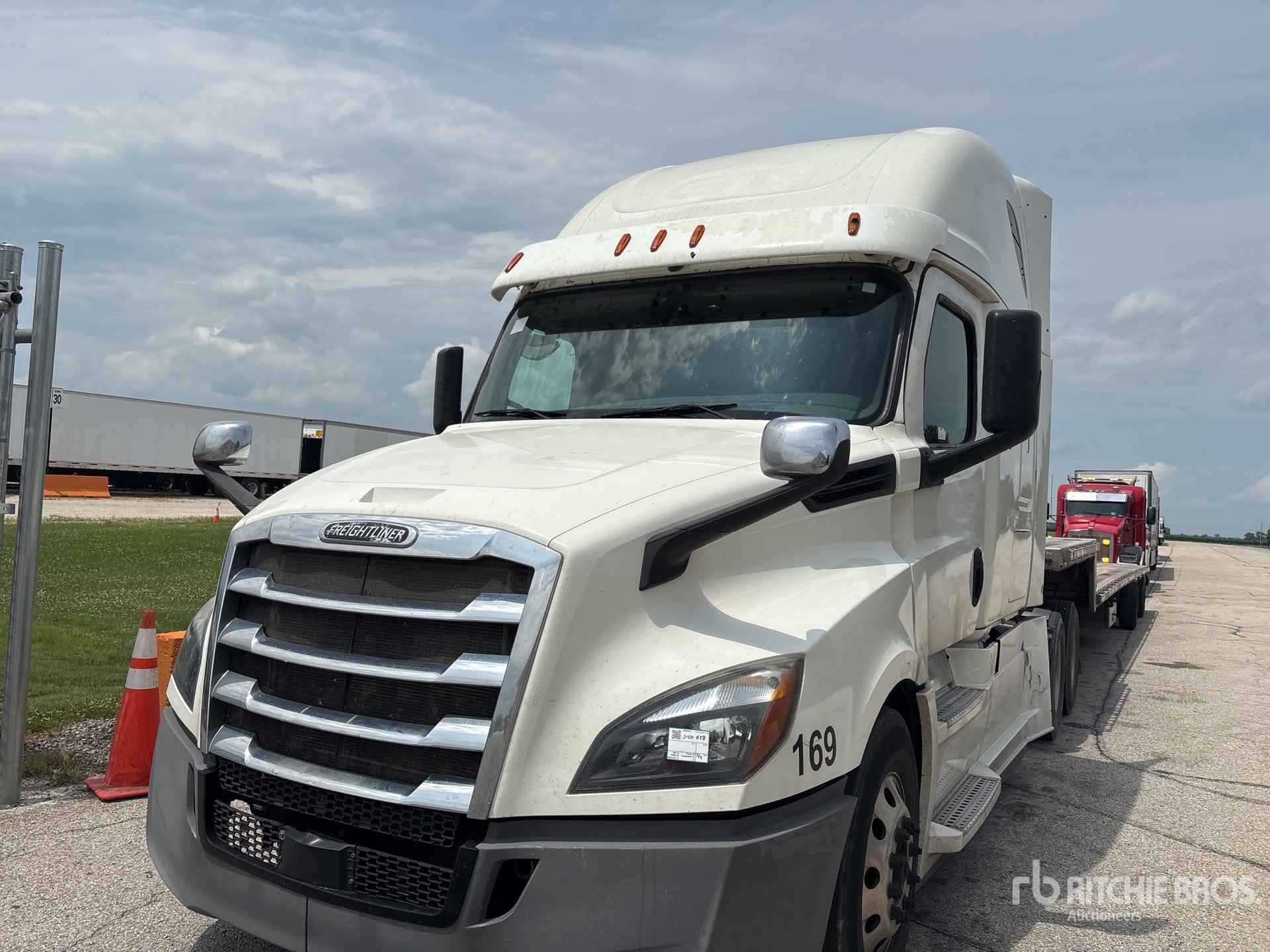 2019 Freightliner CASCADIA 126
