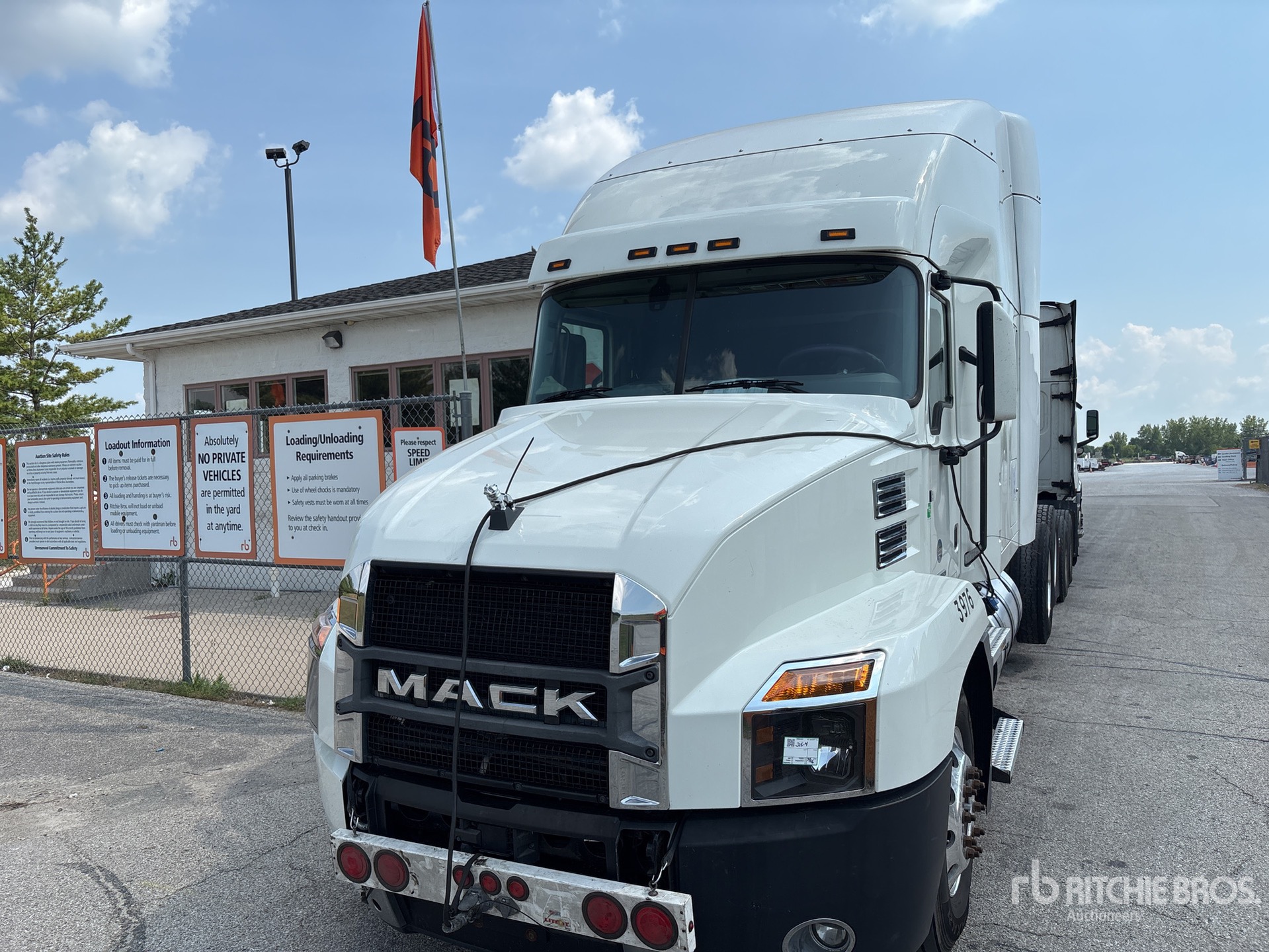 Photo of a 2020 Mack ANTHEM