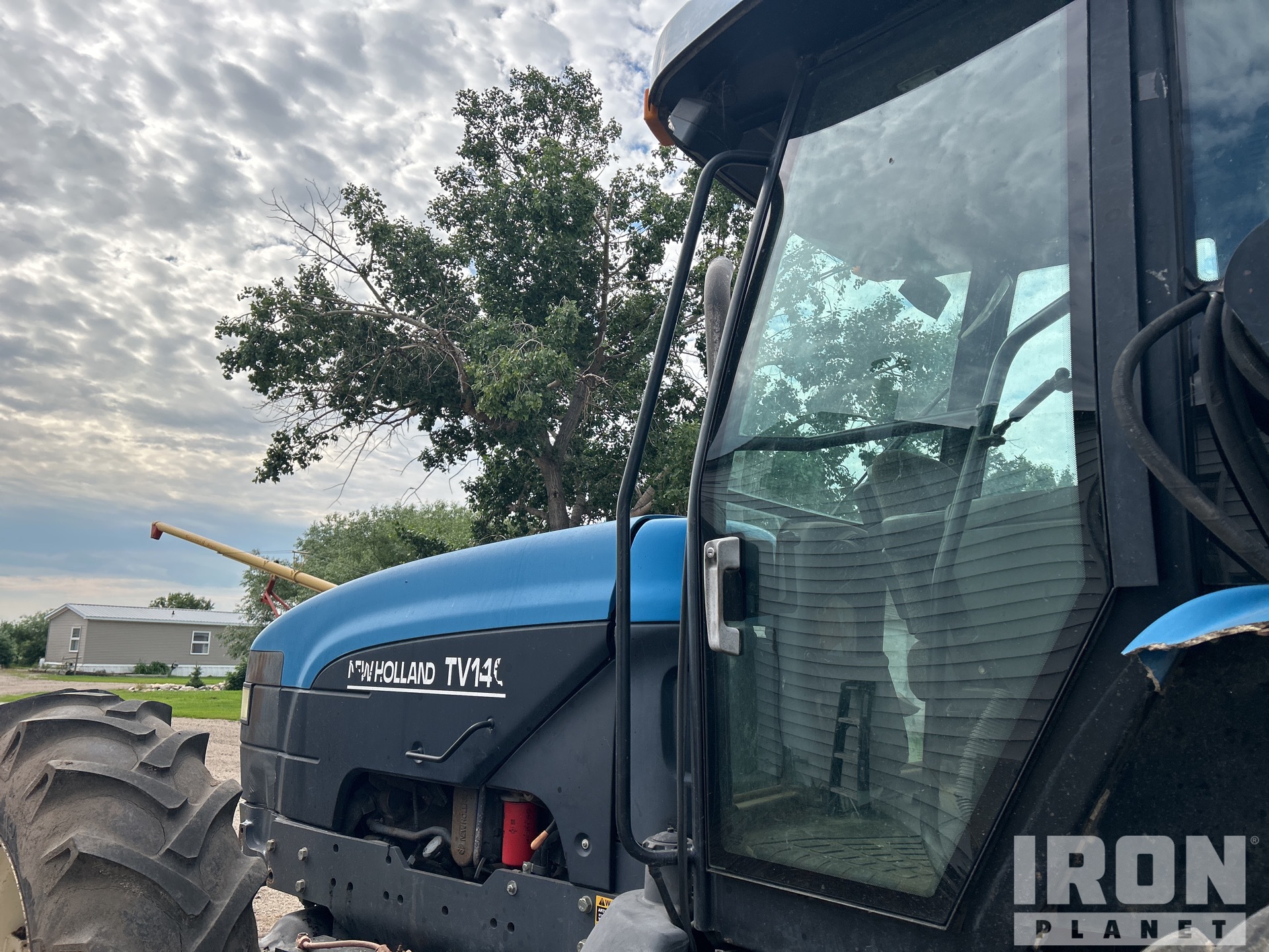 1999 New Holland TV140