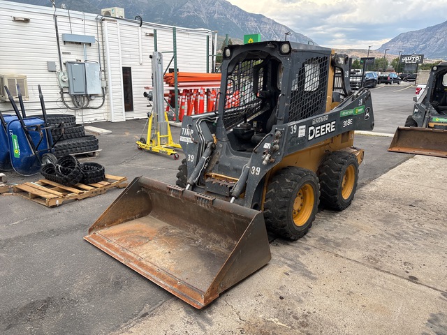 2015 John Deere 318E Skid Steer Loader