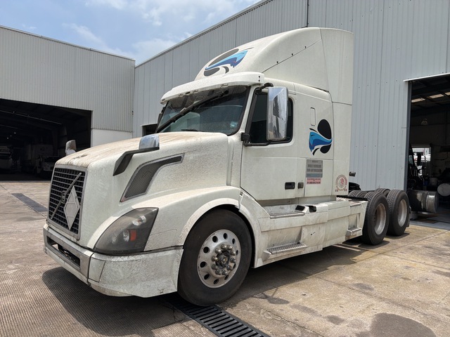 2015 Volvo VNL 6x4 T/A Sleeper Truck Tractor (Inoperable)