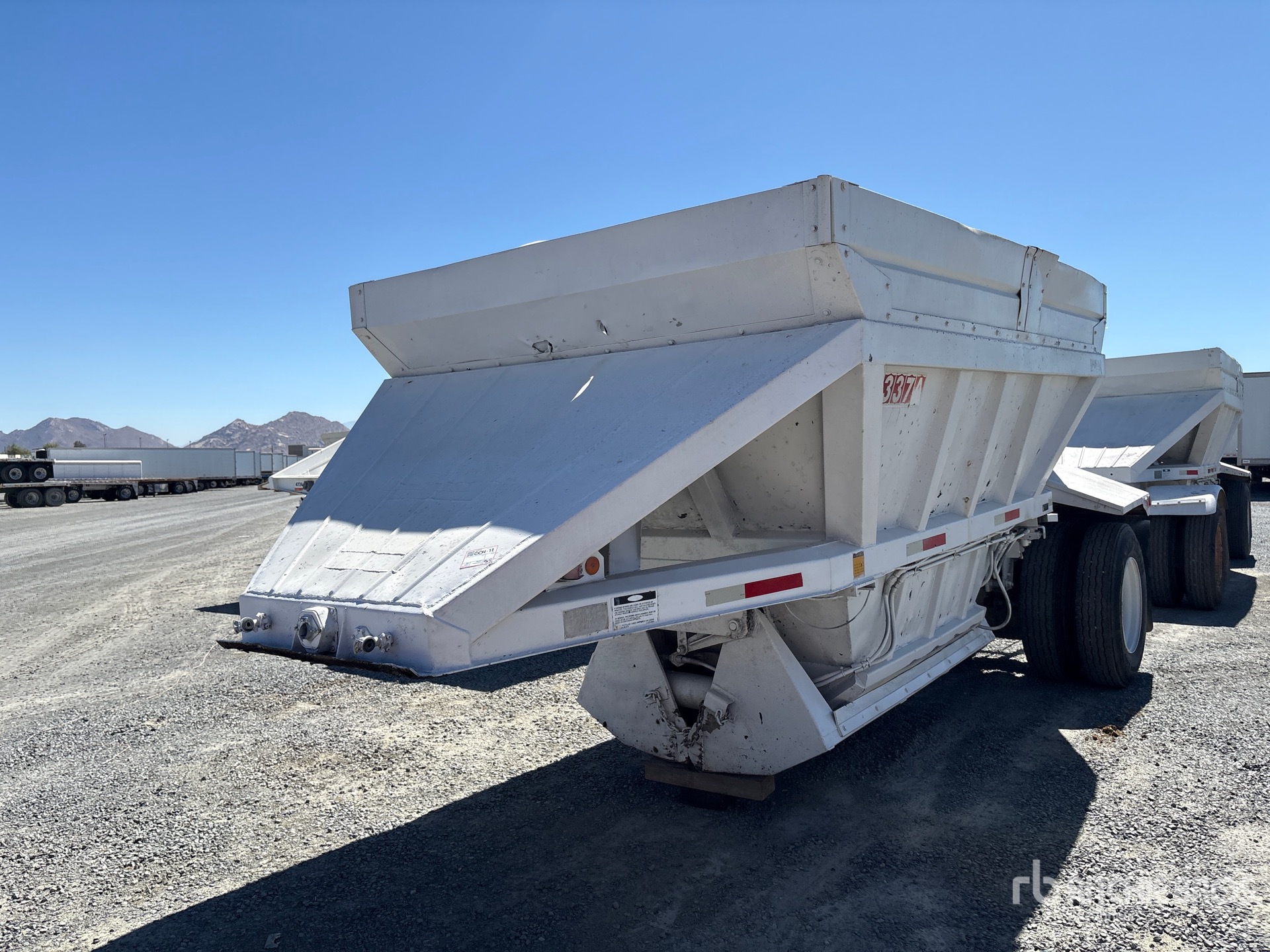Photo of 1984 Fruehauf 20 ft S/A Lead