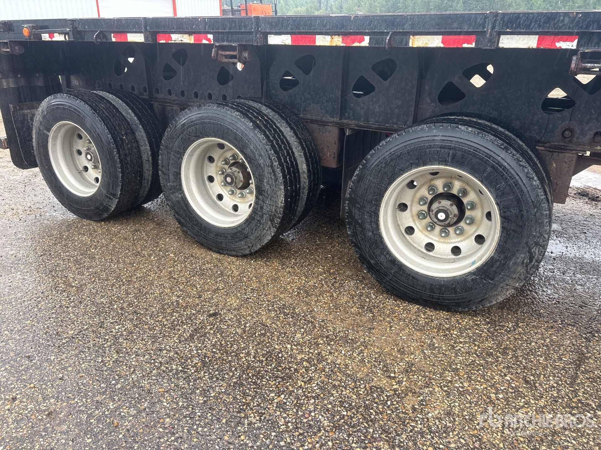 2009 Doepker 42 ft Tri/A Flatbed