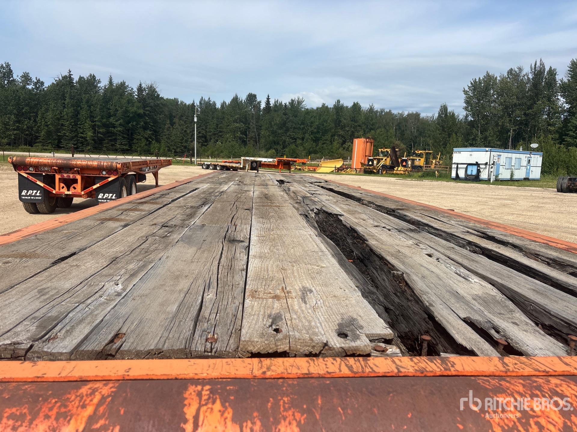 1981 Nortrail 40 ft T/A Flatbed