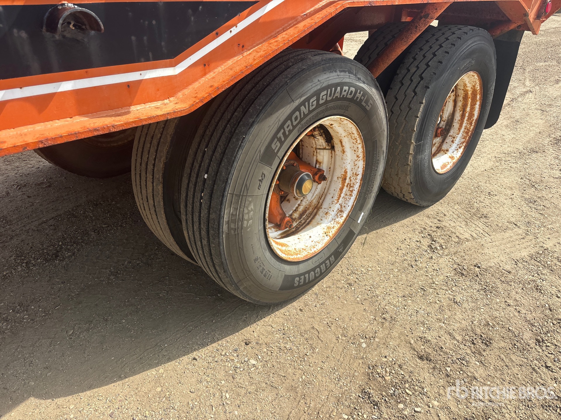1981 Nortrail 40 ft T/A Flatbed