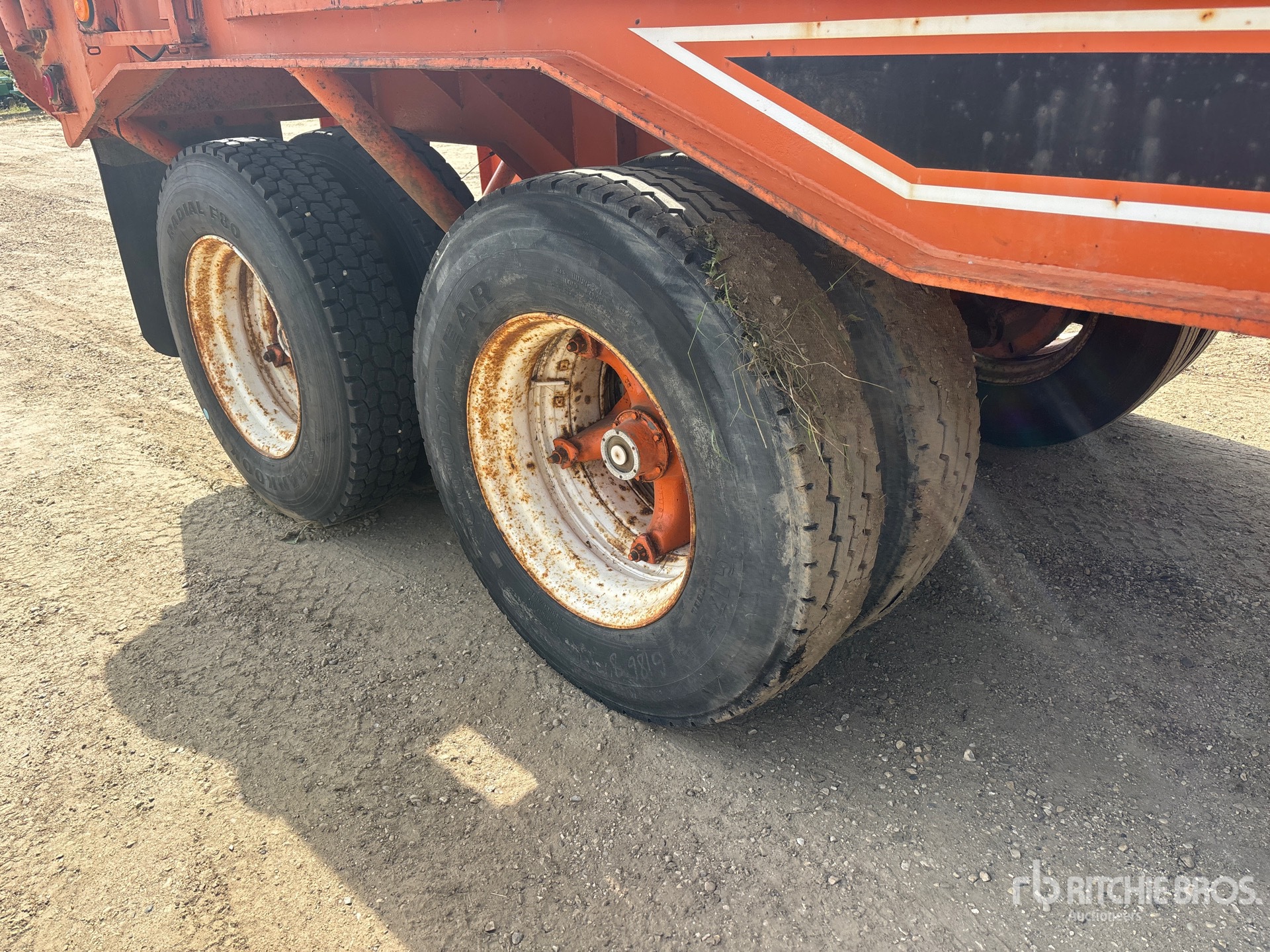 1981 Nortrail 40 ft T/A Flatbed