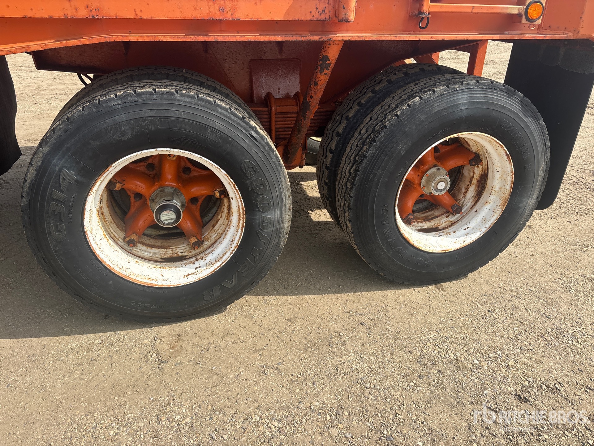 1980 Knight 40 ft T/A Flatbed