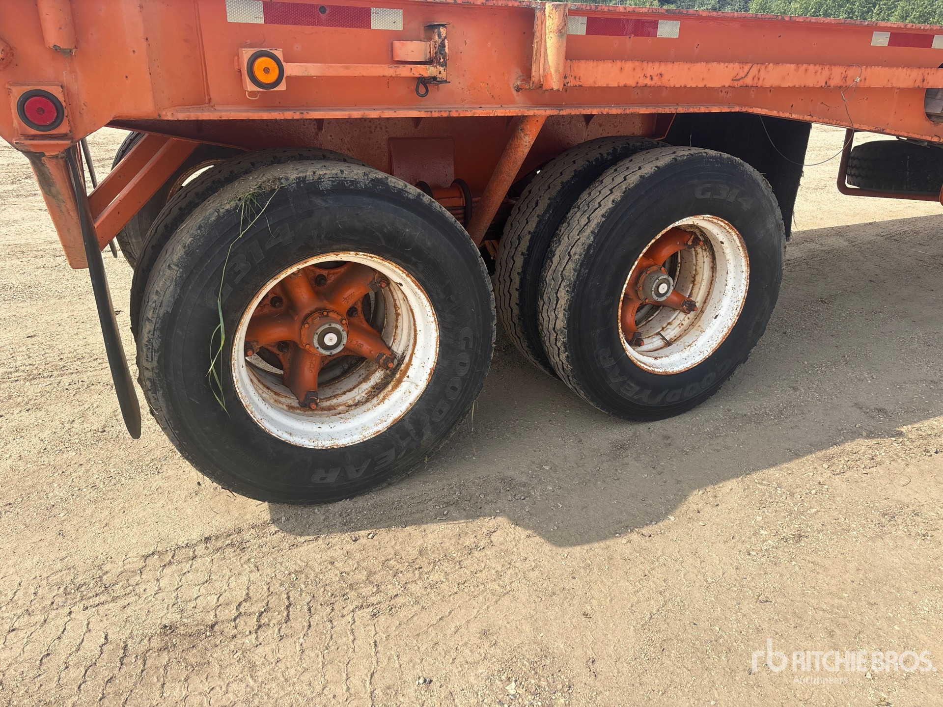 1980 Knight 40 ft T/A Flatbed
