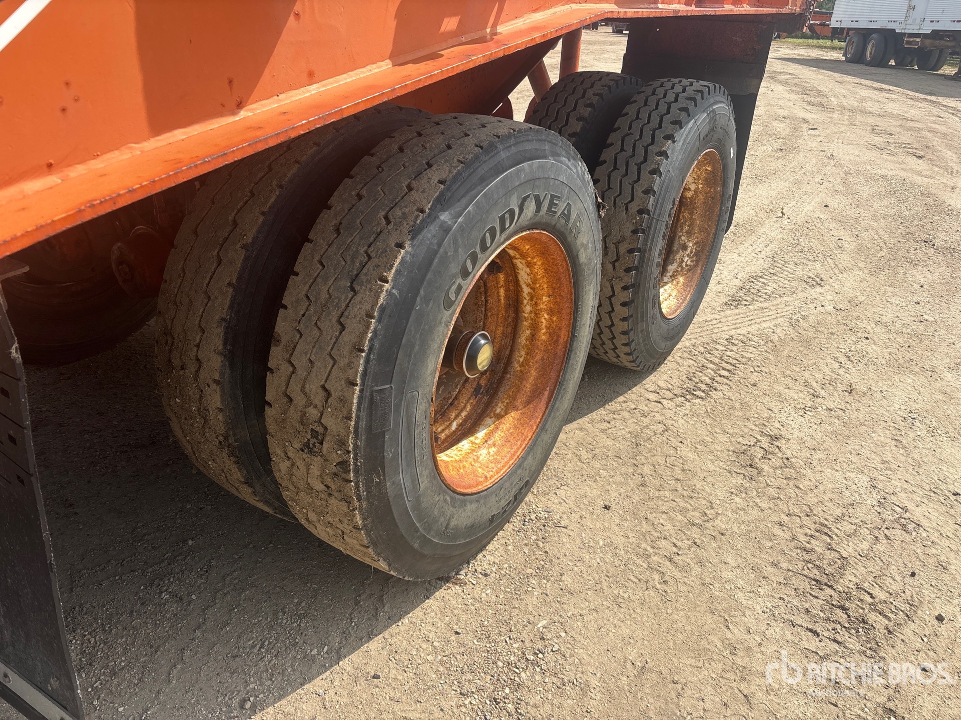1977 Neils 40 ft T/A Flatbed