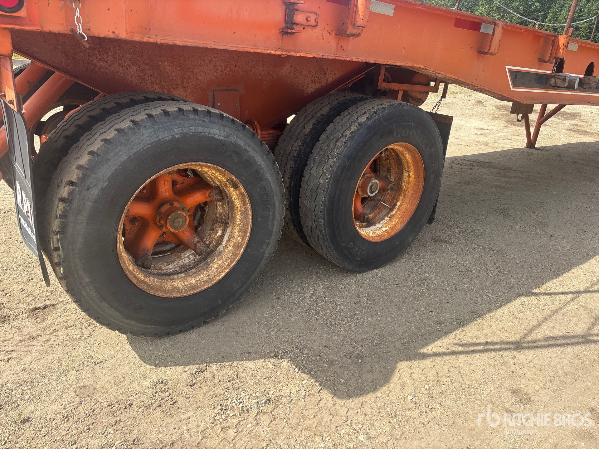 1977 Neils 40 ft T/A Flatbed