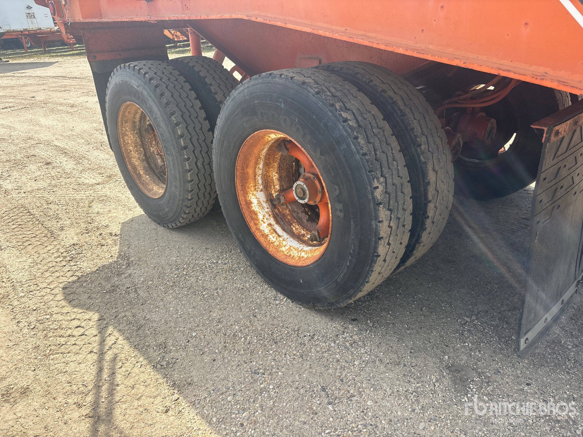 1977 Neils 40 ft T/A Flatbed