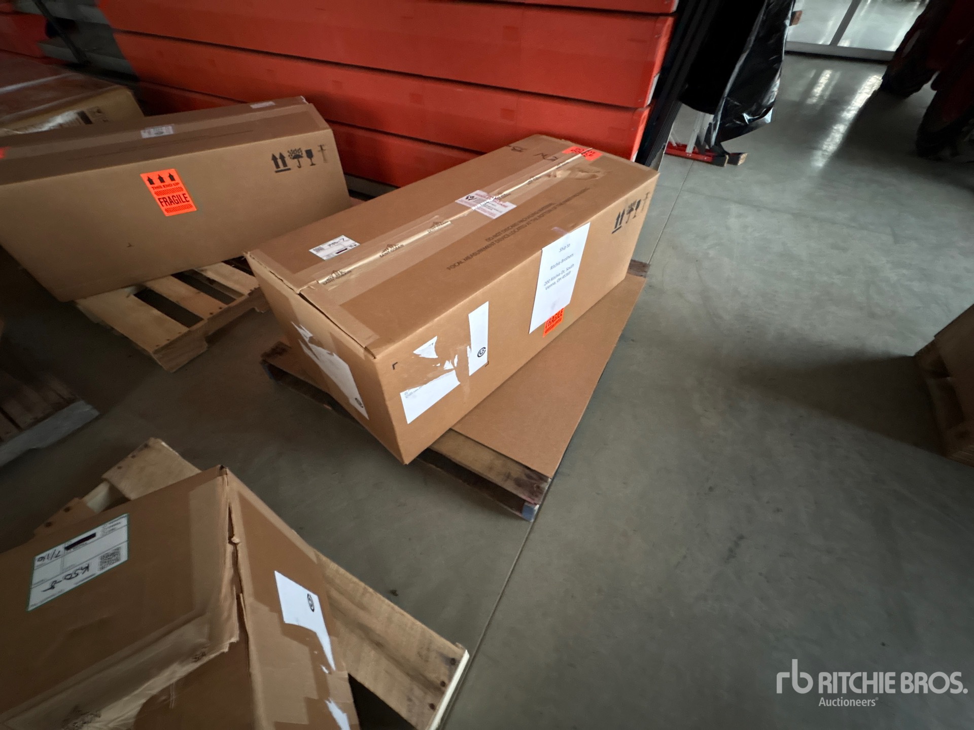 General Appearance with Bild, Ecke vorne links