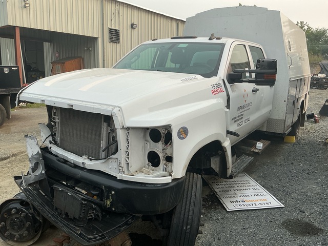 2022 Chevrolet Silverado 5500HD 4x4 Crew Cab Utility Truck (Inoperable) 2022 Chevrolet Silverado 5500HD 4x4 Crew Cab Utility Truck (Inoperable)