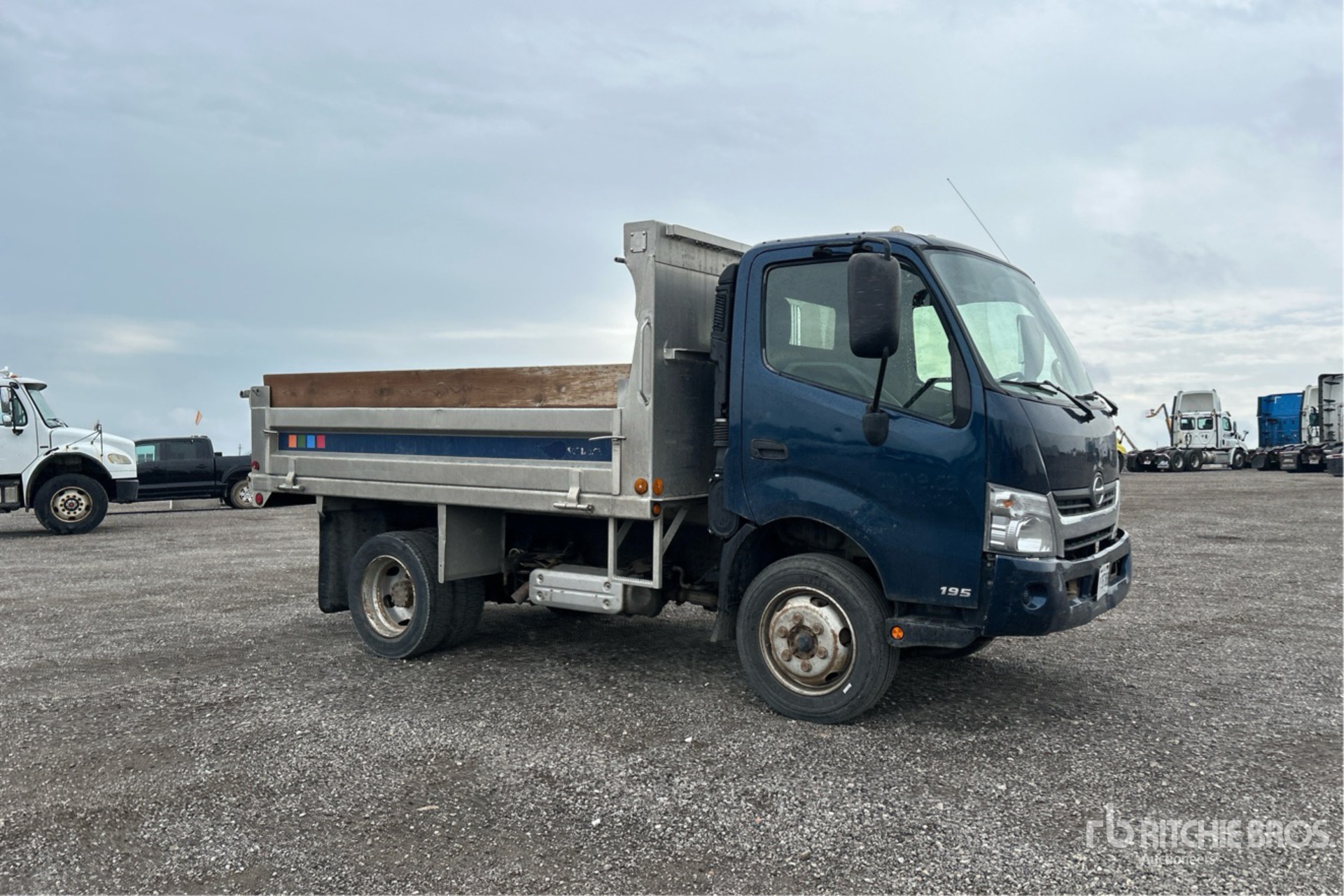 2015 Hino 195