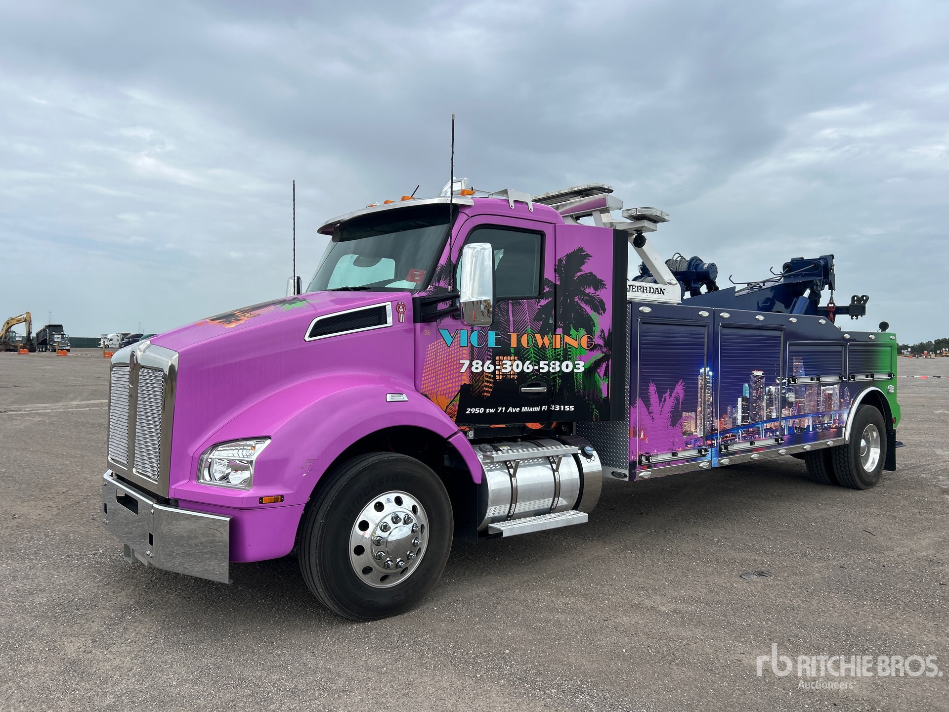 2023 Kenworth T880