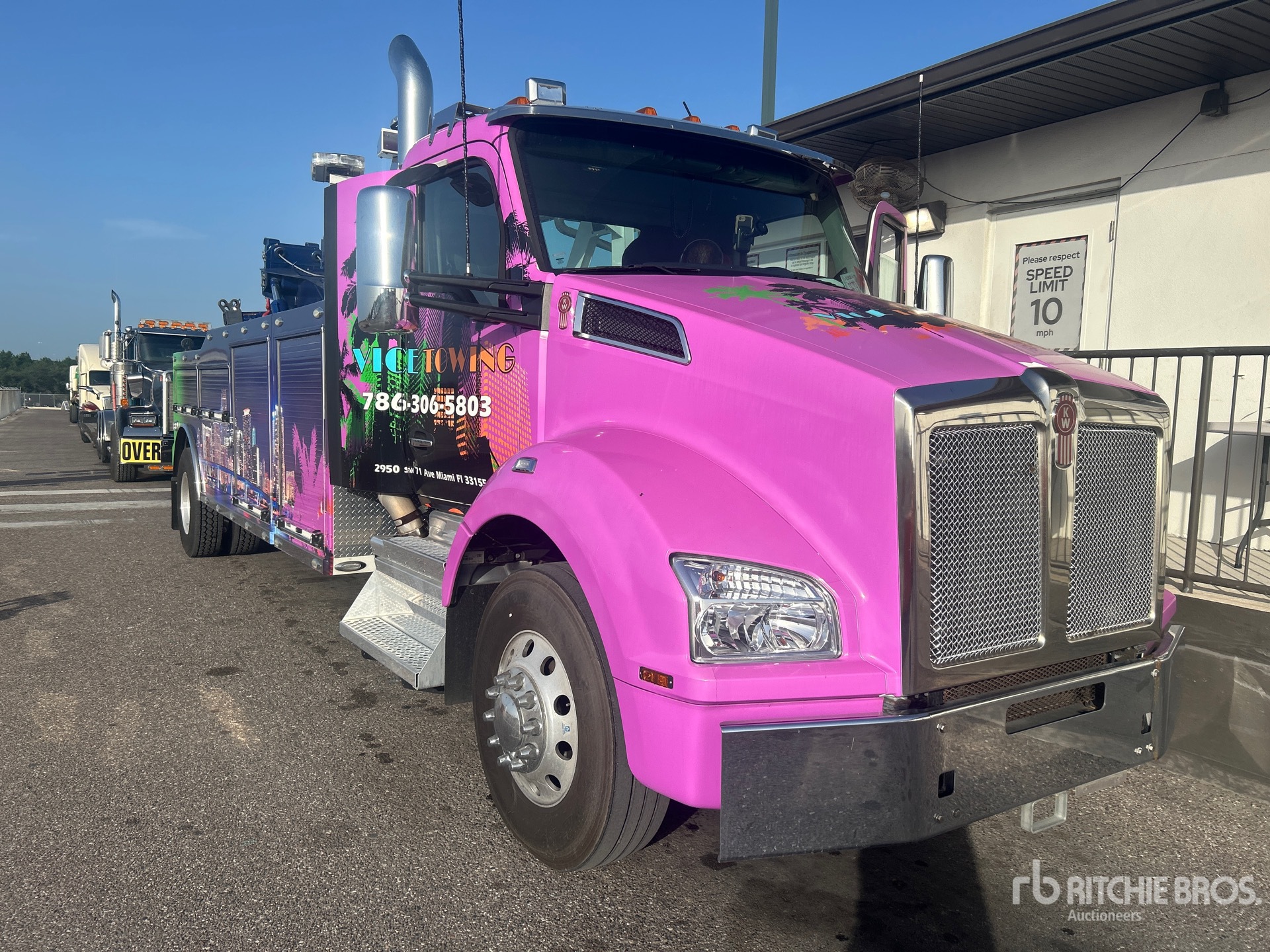 2023 Kenworth T880