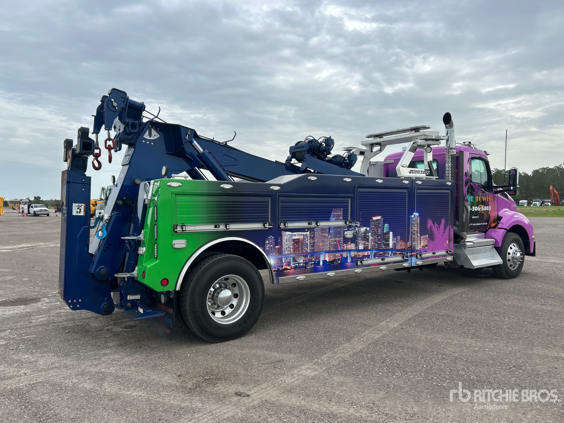 2023 Kenworth T880