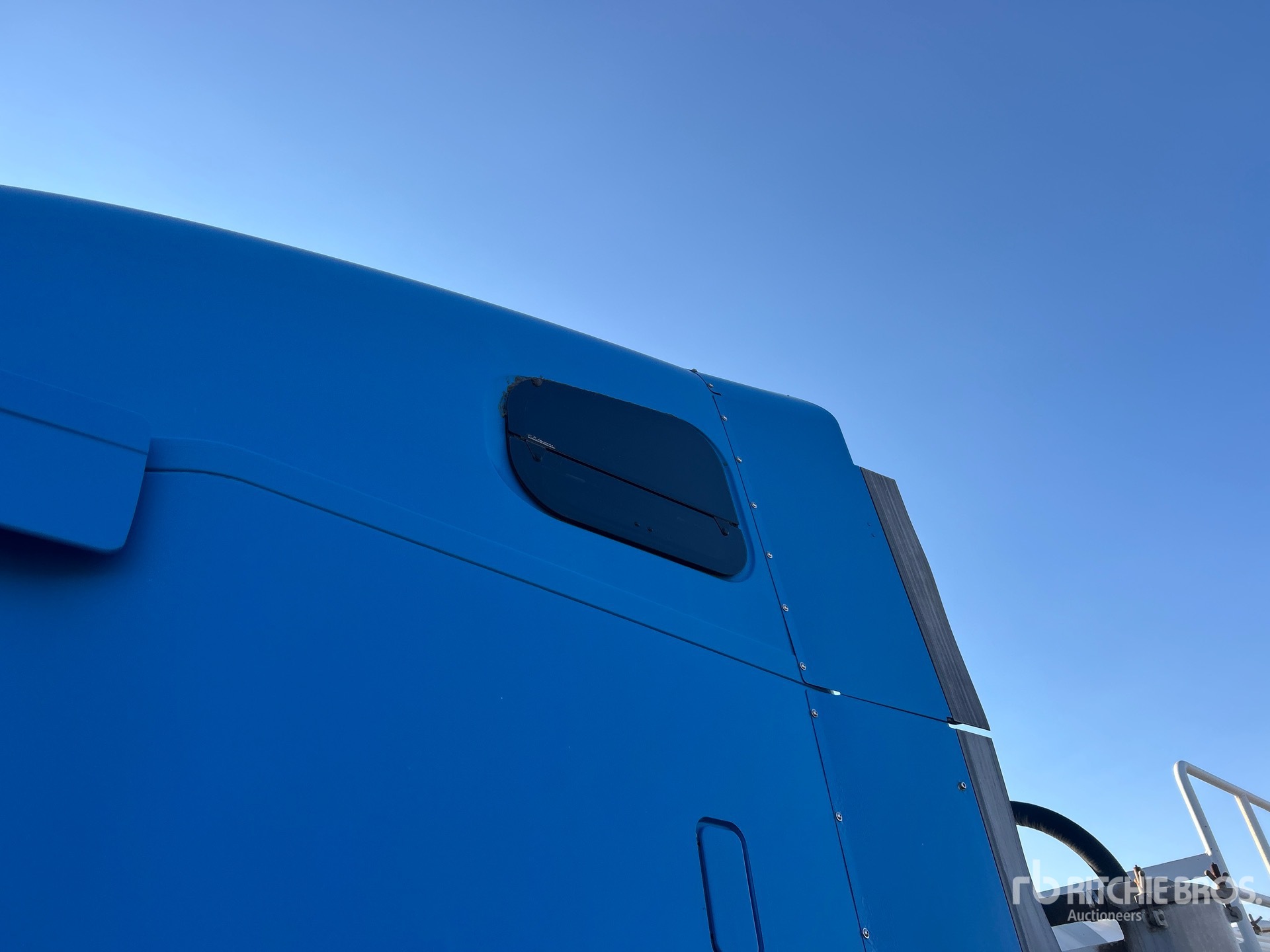 2006 Freightliner CASCADIA 113