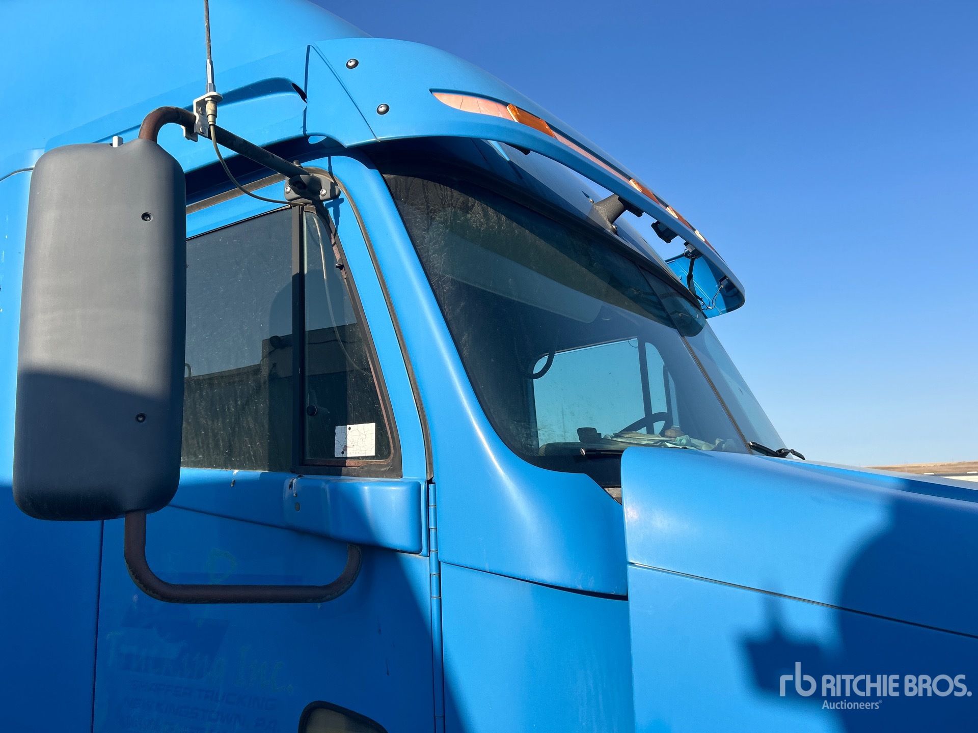 2006 Freightliner CASCADIA 113